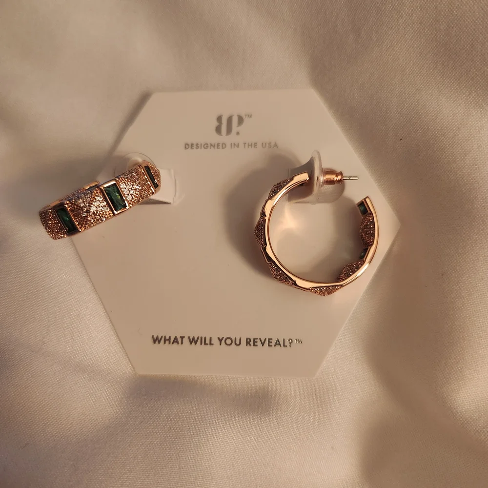 Bomb Party Elegant Rose Gold Hoop Earrings - Picture 3 of 6